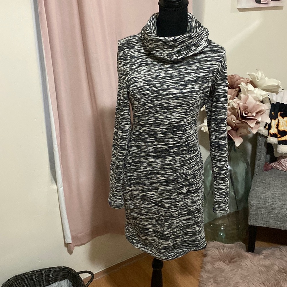 🤯 black white dress!